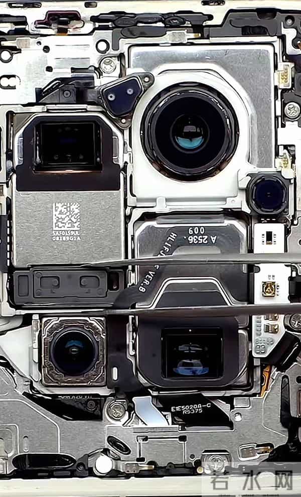 华为Mate80 ProMax，拆解报告显示，这不像手机而像一块高精件手表