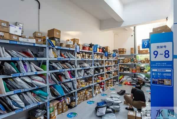 一年躺赚20万的快递驿站,开始塌房了