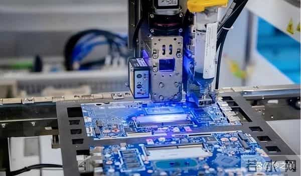 美智库专家曾质疑：不经美国的点头，中国怎么能私自研发高端光刻机呢？