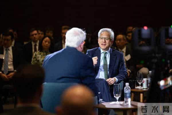 担心英伟达芯片被走私到禁售国家？黄仁勋：时不时就有人炒作，我倒真想看看