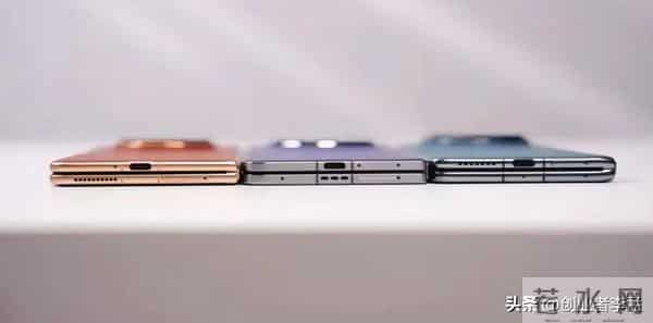 折叠屏手机晚上睡觉的时候该咋放？需要展开吗？折叠机全攻略分享