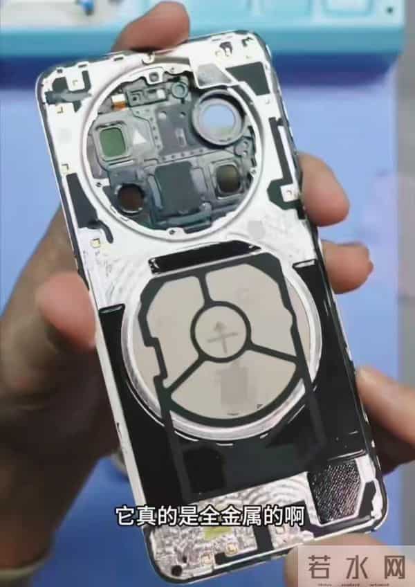华为Mate80 ProMax，拆解报告显示，这不像手机而像一块高精件手表
