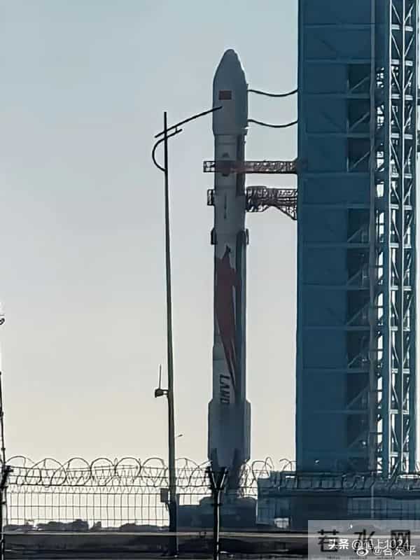 历史性一步：中国商业航天可重复使用火箭朱雀三号成功首飞入轨