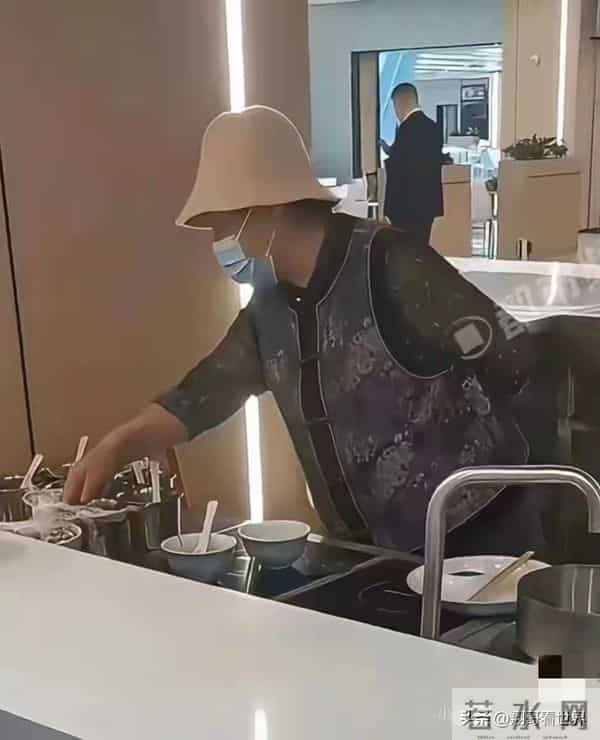 刘强东也没想到，因为父母在食堂一个举动，“口碑”再次迎来暴涨