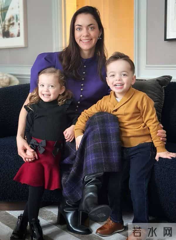 马斯克在最新播客中主动提及伴侣,首次确认与39岁高管女友的恋情,罕见谈私生活,2人已有4个孩子