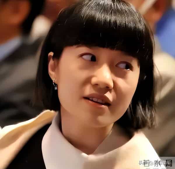 杨振宁离世后翁帆现状：搬离别墅带走34箱东西, 生活简朴专注研究