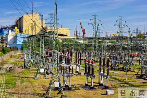 特朗普开始豪赌，举全国之力发展AI，想抄中国作业，却没那个实力