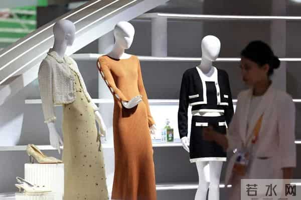 被嘲“时代的眼泪”,却靠尾货年赚百亿-深网