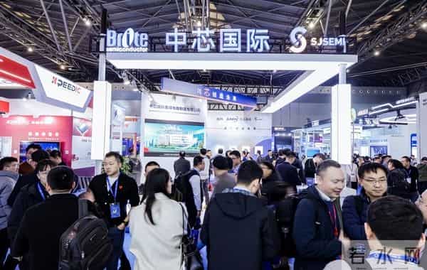 近三年中芯国际收入断崖：22年495亿，23年跌至452亿，24年没想到