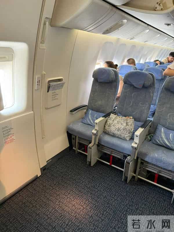 经济舱舒适座位被锁，是为了变相赚钱吗？