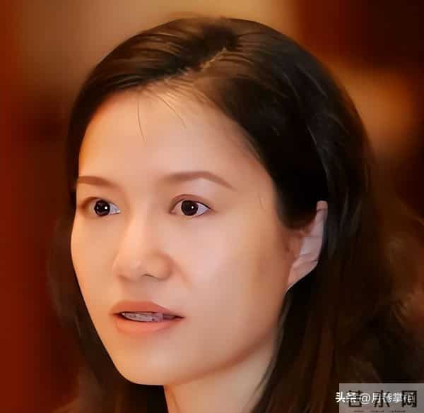 杨振宁离世后翁帆现状：搬离别墅带走34箱东西, 生活简朴专注研究