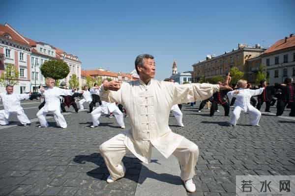 掠夺肿瘤的“口粮”:耶鲁新研究揭示运动通过代谢重编程抑制癌症