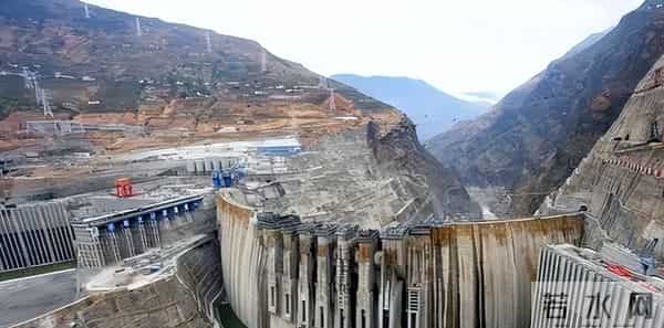 中国攻克世界级难题！1.2万亿引爆西藏经济，领先世界半个世纪