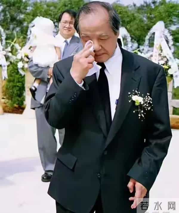 杨振宁书香门第，李政道来自商人家庭，两位夫人现身诺奖非常耀眼