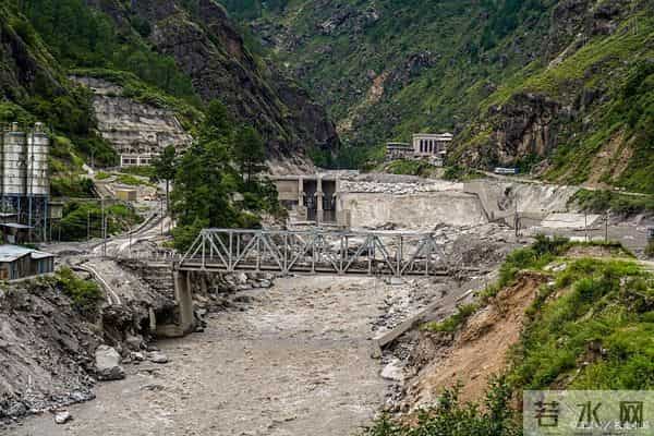 中国攻克世界级难题！1.2万亿引爆西藏经济，领先世界半个世纪