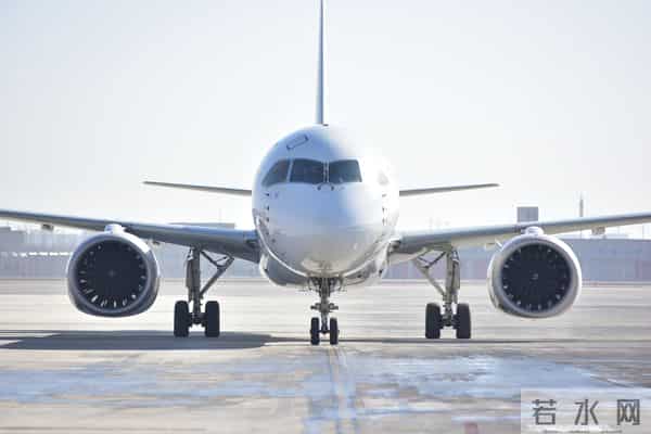 国产大飞机C919首降兰州！