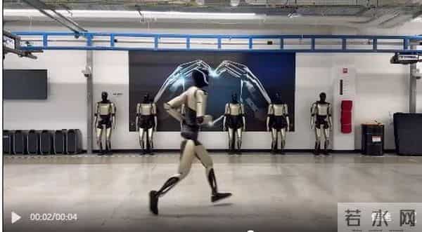 人形机器人跑起来了,特斯拉最新发布,团队:刷新了个人纪录!此前马斯克承诺明年实现量产,希望售价在2万至3万美元