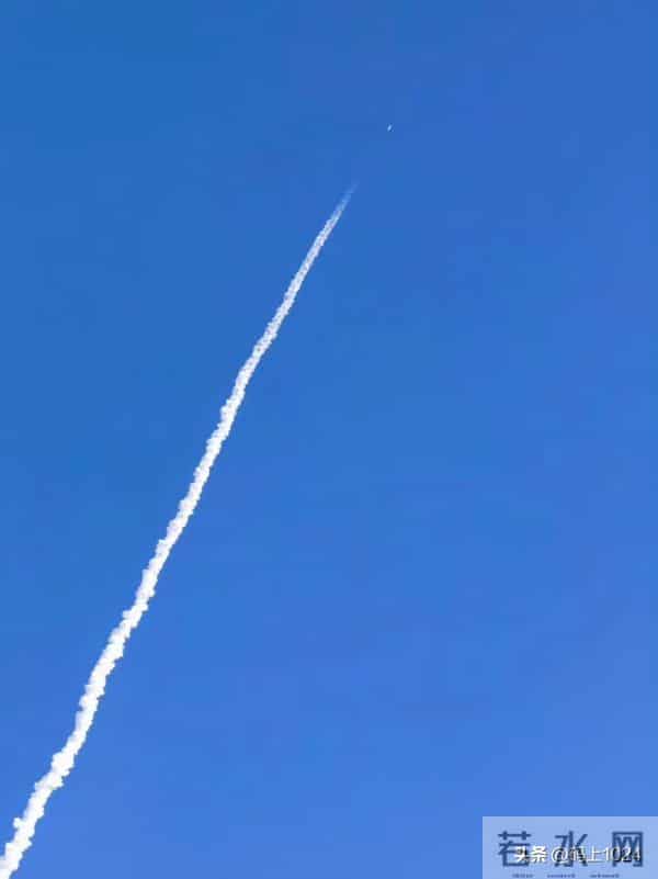 历史性一步：中国商业航天可重复使用火箭朱雀三号成功首飞入轨