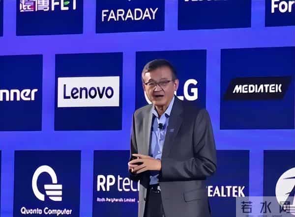 又一“内鬼”潜逃美国！75岁大佬带走半导体机密，后果比想象严重