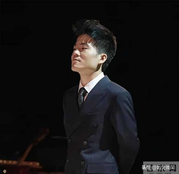 俞敏洪也没想到，董宇辉会因香港火灾后的一个举动，实现口碑暴增