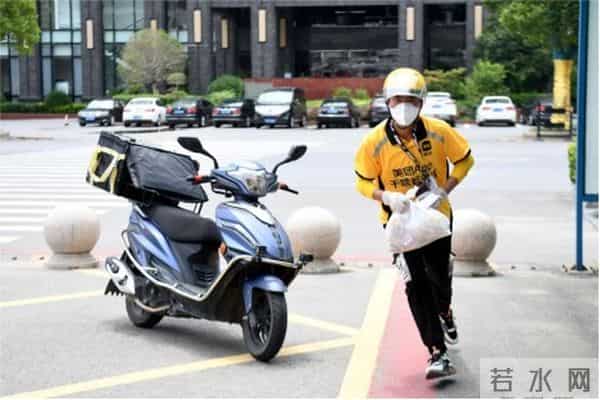 巨头亏损背景下 东方甄选或将闯入即时零售“红海”?