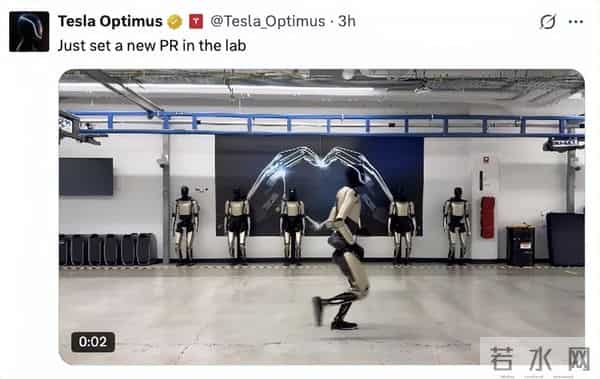 马斯克晒Optimus小跑！全网集体高潮：14万买个铁疙瘩能干啥？