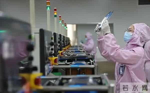 荷兰大臣承认破防！没想到中方真敢断供70%汽车芯片，措手不及