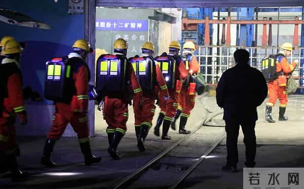 全民涌入AI时代,使用率惊人飙升,中老年逆袭成最大黑马