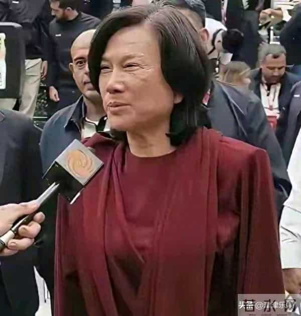 董明珠卸了美颜，真实模样曝光，70 多岁这状态，确实有点苍老
