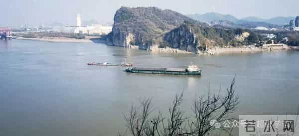 没有鲜花与掌声的角落，有人在认真奋斗着