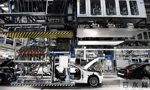 荷兰大臣承认破防！没想到中方真敢断供70%汽车芯片，措手不及