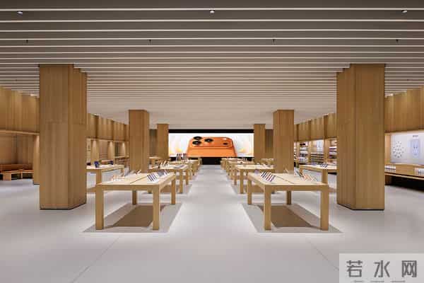 北京荟聚中心的 Apple Store 开业了,人山人海中,去感受苹果带来的新细节