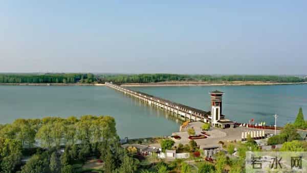 仅用10个月建成的千里淮河第一闸