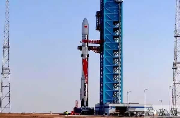 中国火箭逆袭！朱雀三号上天即封神，追平猎鹰，马斯克预言提前？