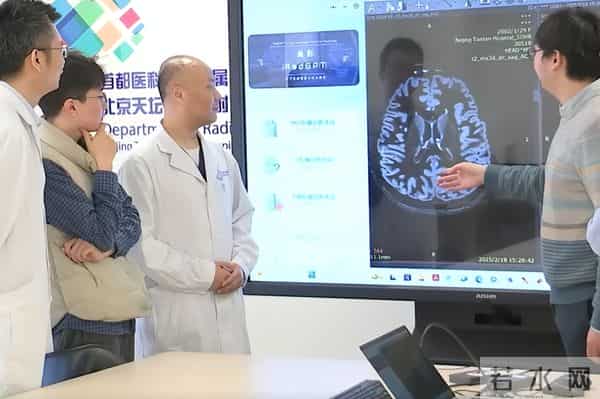 全民涌入AI时代,使用率惊人飙升,中老年逆袭成最大黑马