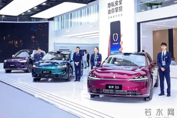 华为携多款重磅明星产品亮相2025数智科技生态大会，助推数智化加速发展