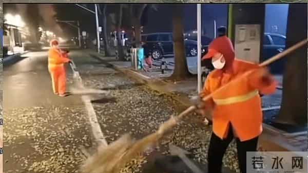 停留15分钟,扣除100块,没想到“电子脚铐”竟戴在了环卫工身上