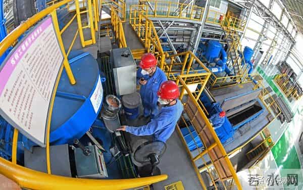 美国50年砸钱无果，中国14年搞定用钍发电，解锁戈壁能源密码