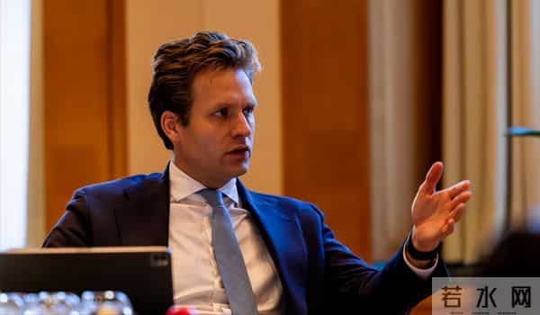 破大防！荷兰大臣承认：没想到中方真的敢叫停芯片出口，措手不及