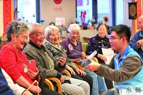 全民涌入AI时代,使用率惊人飙升,中老年逆袭成最大黑马