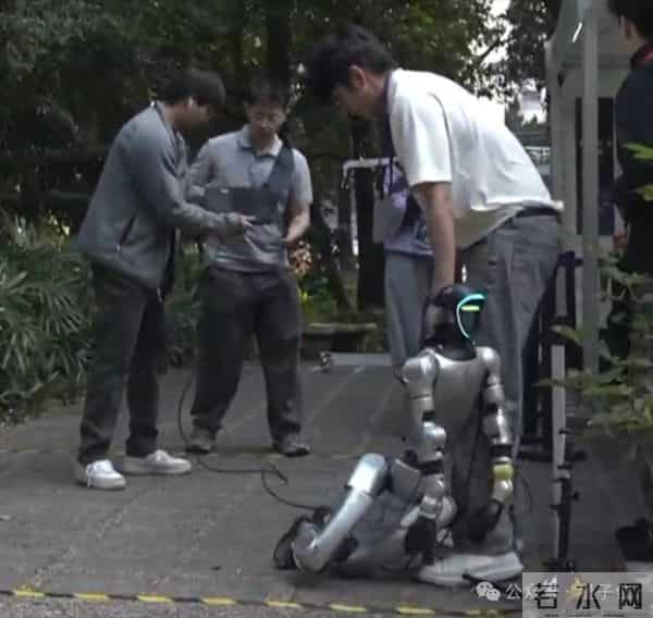机器人集体到香港户外极限挑战，狗比人强