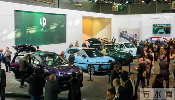 破大防！荷兰大臣向全世界承认：没想到中方真的叫停芯片出口