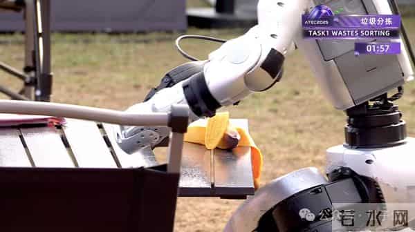 机器人集体到香港户外极限挑战，狗比人强