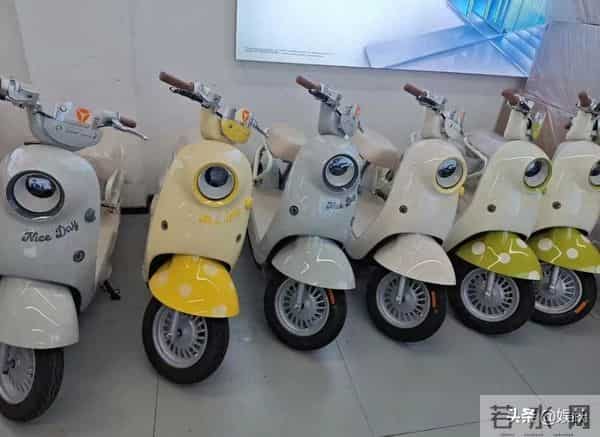 雅迪道歉第二天，反手甩出“真香”新车？宝妈：这回能买了？