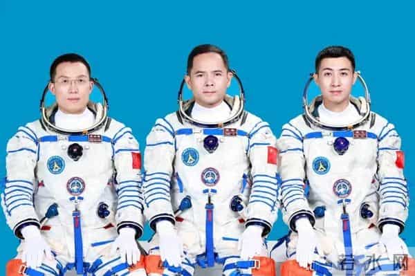 神二十一航天员已飞一个多月，飞半年需30万升氧气，为何用不完