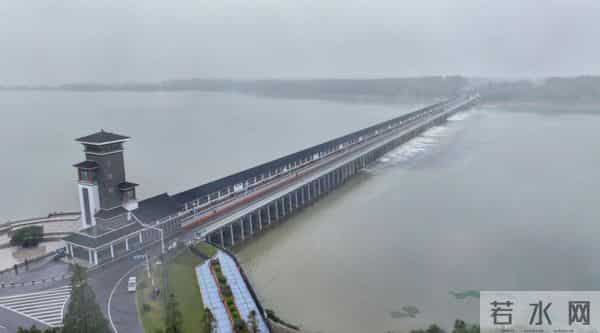 仅用10个月建成的千里淮河第一闸