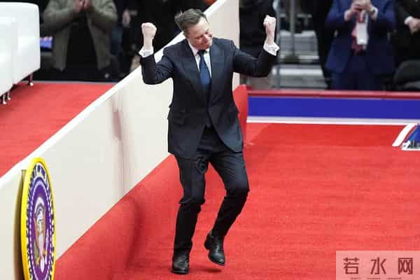 马斯克晒Optimus小跑！全网集体高潮：14万买个铁疙瘩能干啥？