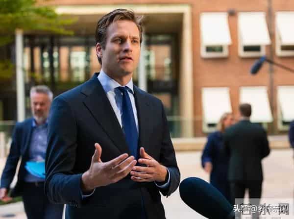 荷兰大臣懵了：中方叫停芯片出口，直接戳破全球产业链博弈真相！