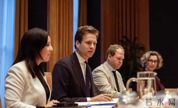 破大防！荷兰大臣向全世界承认：没想到中方真的叫停芯片出口