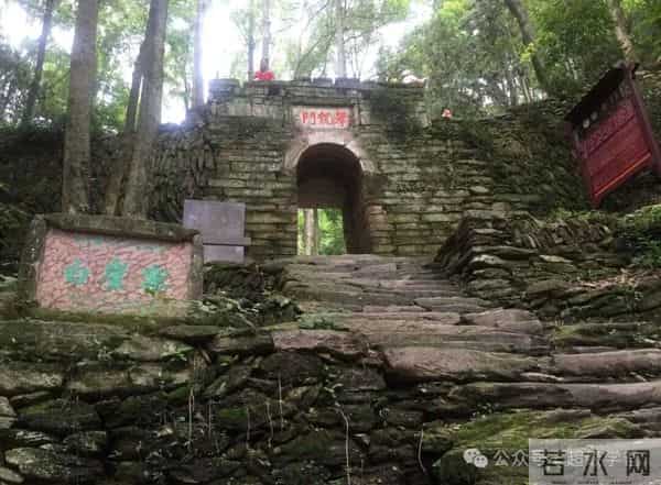 没有鲜花与掌声的角落，有人在认真奋斗着